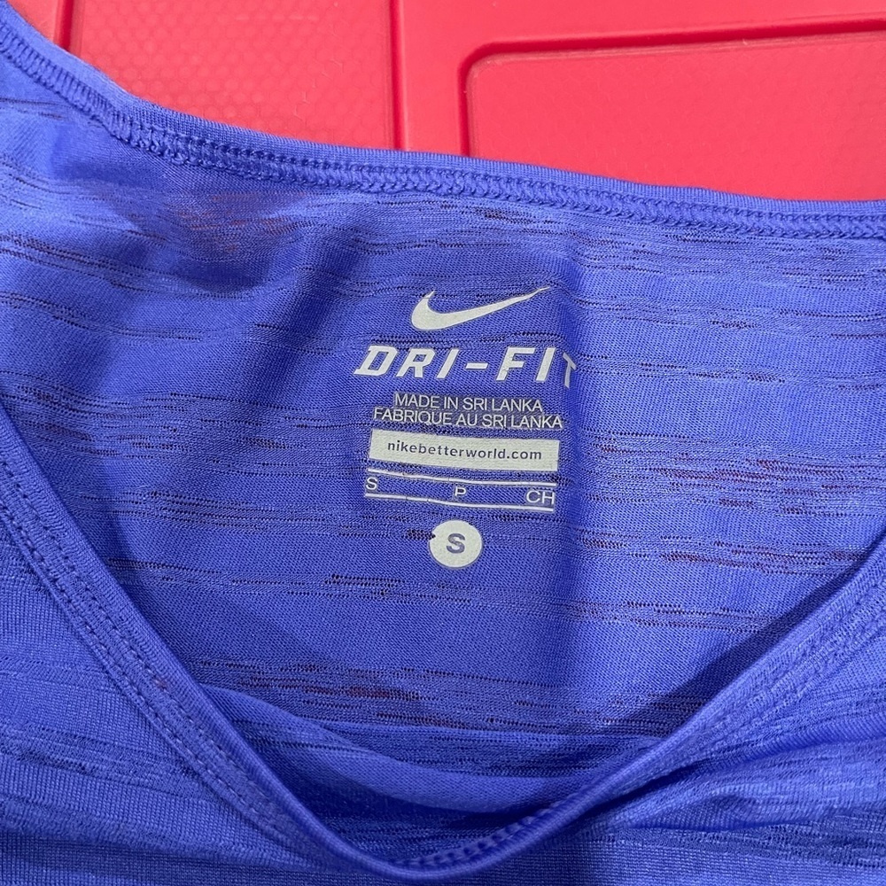 NIKE PURPLE ,  SMALL , SHort SLEEVES Dri-FIT Tank Top - Picture 4 of 7
